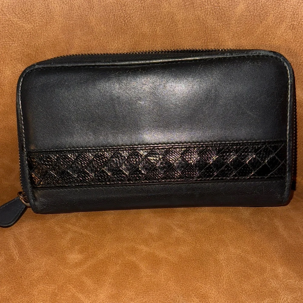 Bottega Veneta Intrecciato black leather long zip-around wallet no chain